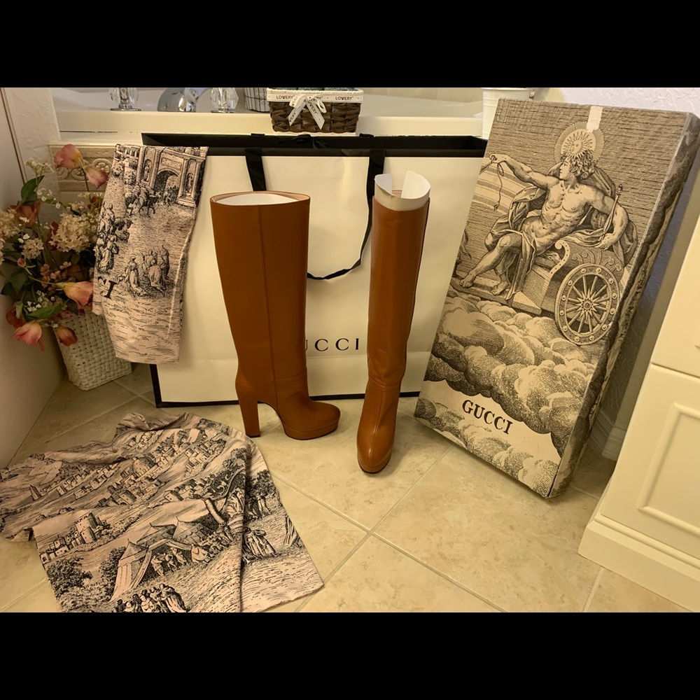~SOLD~New Gucci Tall Charlotte Leather Platform Boots 36
